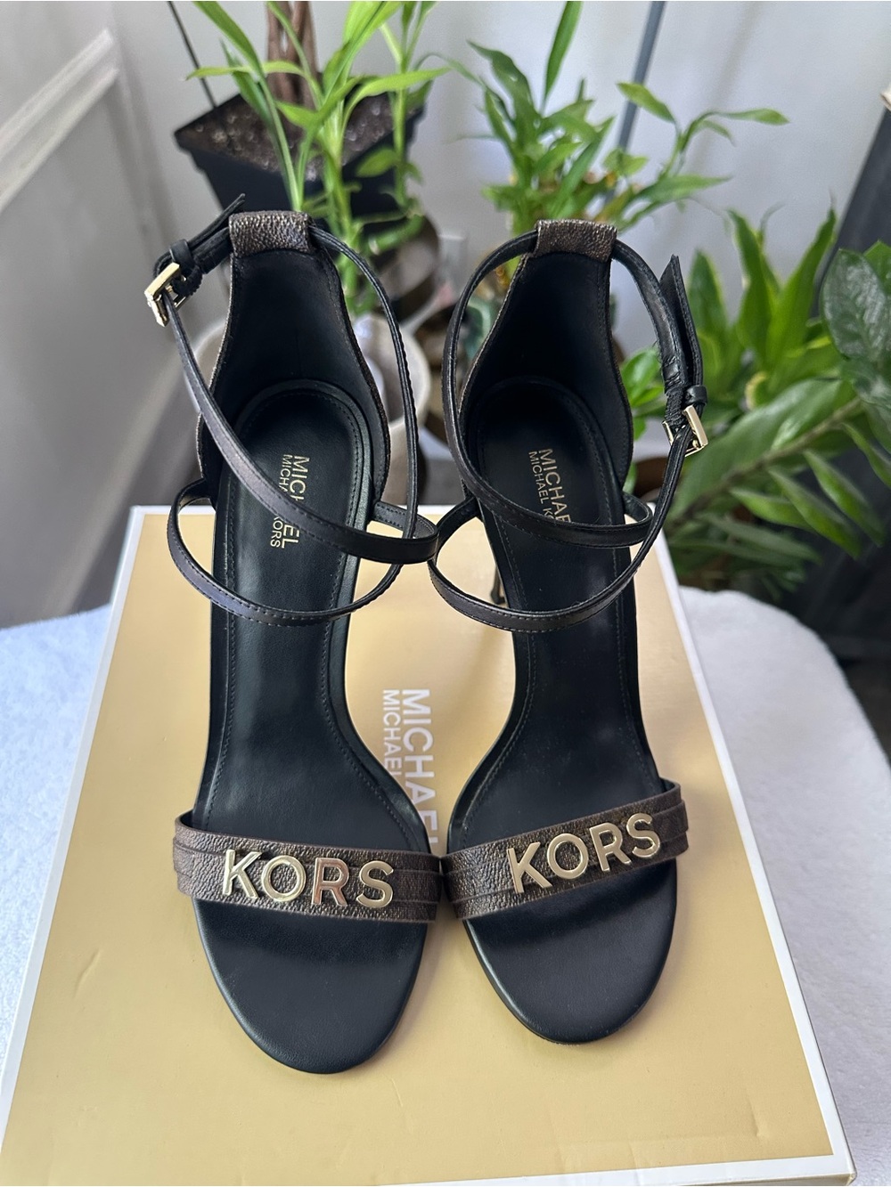 Michael Kors Goldie Brown Signature Logo Strappy Sandals Size 8